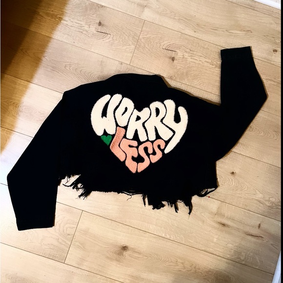 BLACK CROPPED FRAYED JEAN JACKET. - Picture 4 of 10